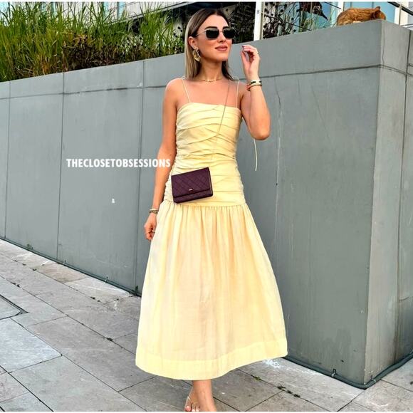 Zara Dresses & Skirts - ZARA BLOGGER FAVE!!! Ruched Midi Dress NWT